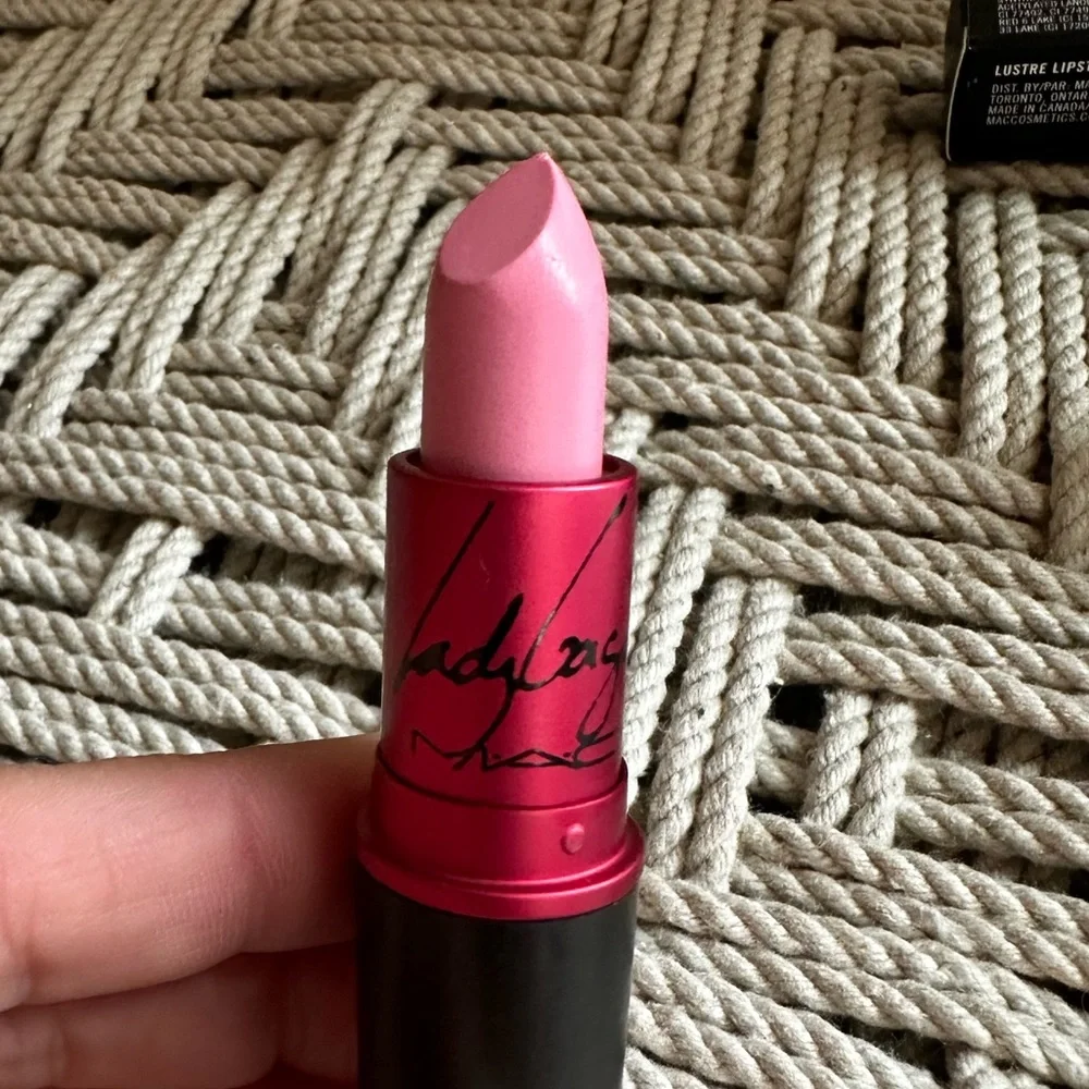 MAC lady Gaga lustre lipstick rouge viva glam Gaga - Picture 4 of 11